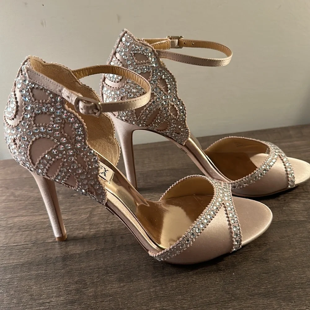 Elegant  BADGLEY MISCHKA Roxy Sandals. - Picture 4 of 13